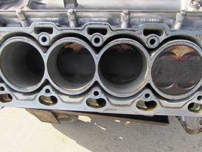BMW 4.8L V8 N62N Engine Block Assembly for Rebuild or Parts (Crankshaft, Pistons, and Rods) 11110396206 550i 650i8